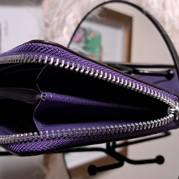 Coach NWOTs Zip Around Wallet - Picture 7 of 16